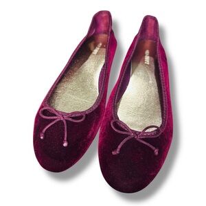 NWOB. Women’s Old Navy Wine Velvet Ballet Flats with Bow. Size 8